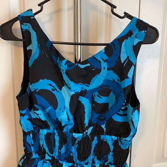 Printed Ruffle Bodycon Dress - Picture 5 of 8